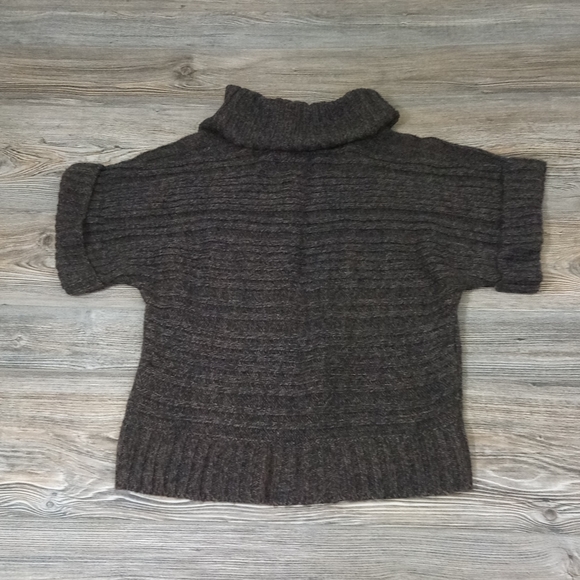 Braided Crochet Cable Knit Short Sleeve Sweater Top - Picture 11 of 12